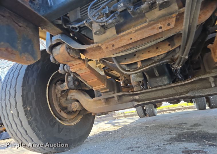 image for item EJ7346 2002 International 4900 dump truck