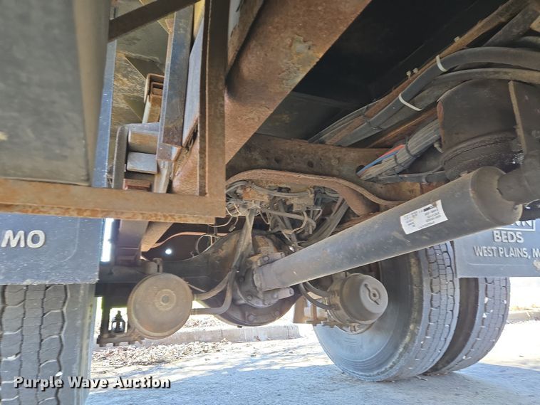 image for item EJ7346 2002 International 4900 dump truck
