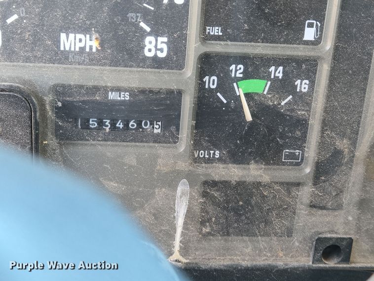 image for item EJ7346 2002 International 4900 dump truck