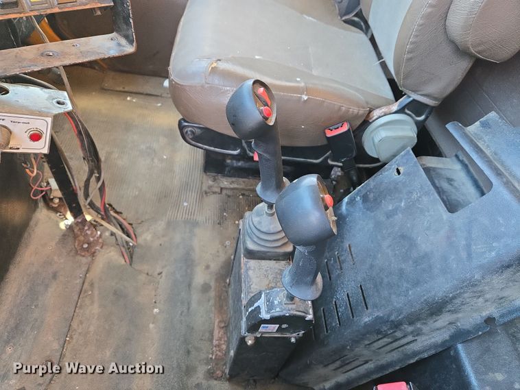 image for item EJ7346 2002 International 4900 dump truck