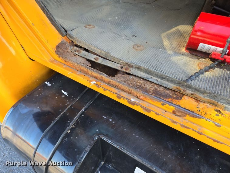 image for item EJ7346 2002 International 4900 dump truck