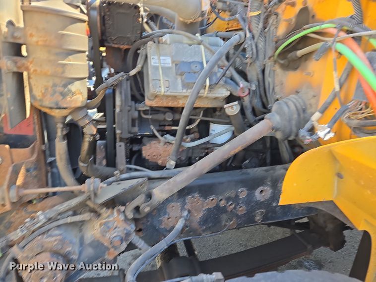 image for item EJ7346 2002 International 4900 dump truck