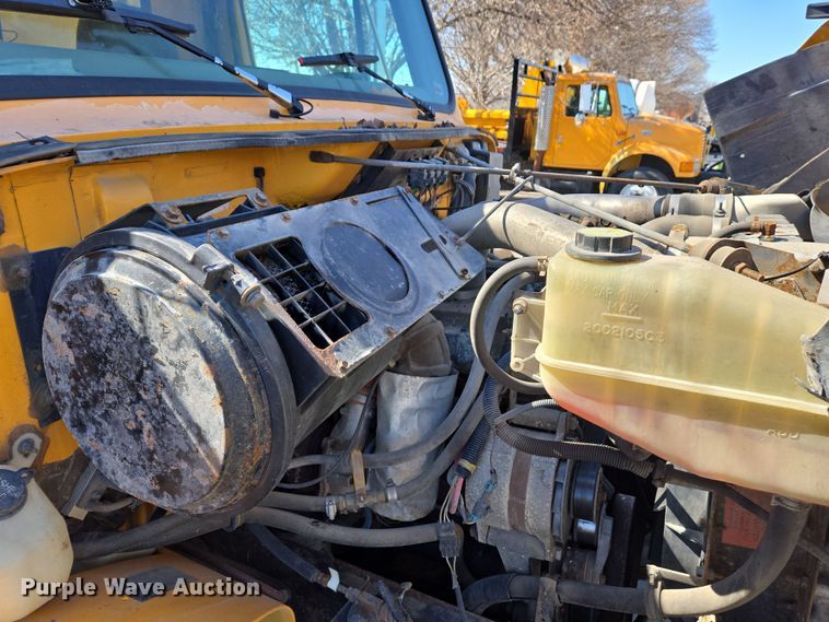 image for item EJ7346 2002 International 4900 dump truck