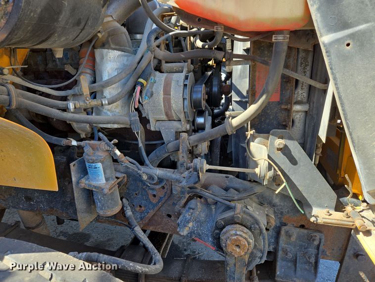 image for item EJ7346 2002 International 4900 dump truck