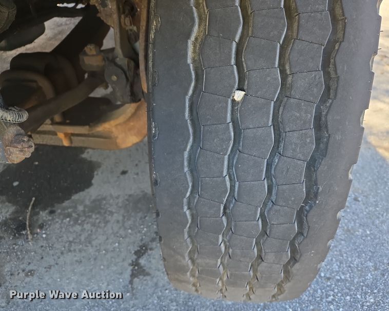 image for item EJ7346 2002 International 4900 dump truck