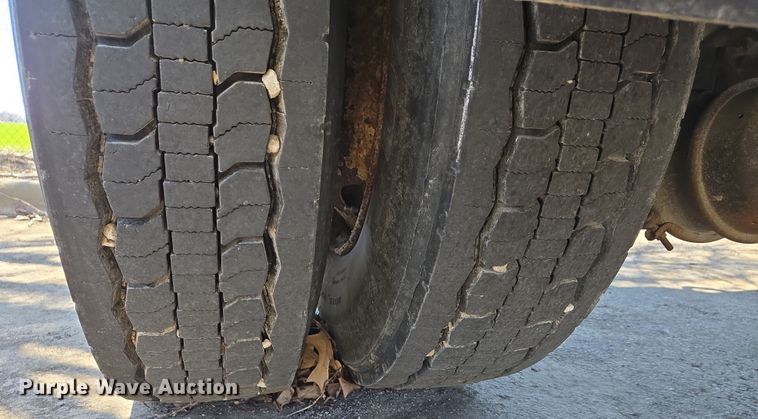 image for item EJ7346 2002 International 4900 dump truck