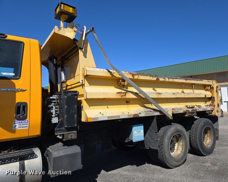 image for item EJ7347 2011 International 7500 dump truck