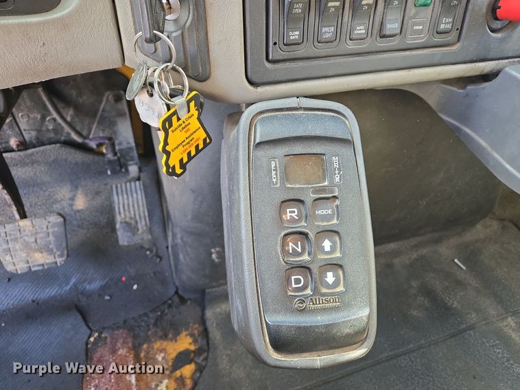 image for item EJ7347 2011 International 7500 dump truck