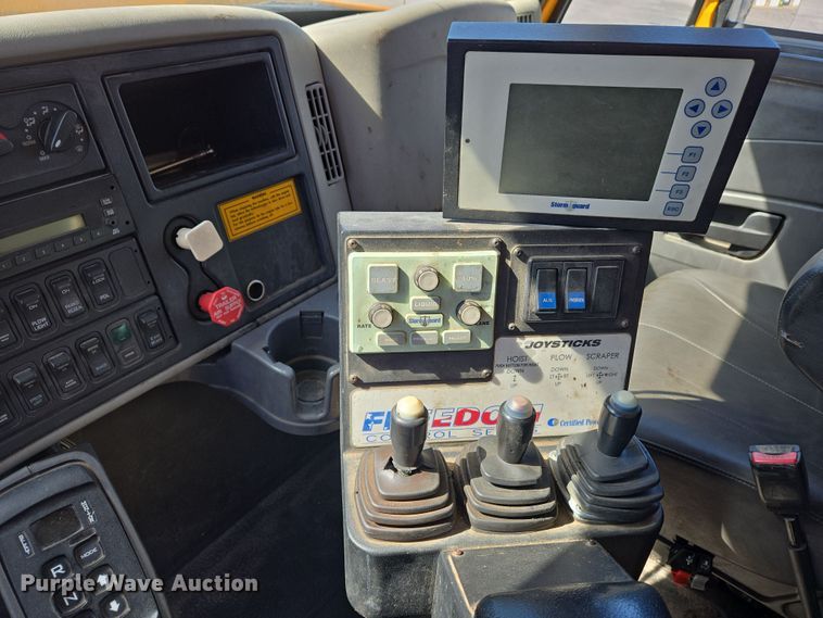 image for item EJ7347 2011 International 7500 dump truck