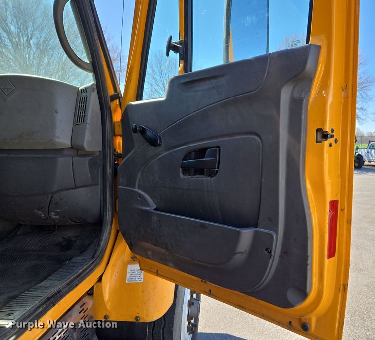 image for item EJ7347 2011 International 7500 dump truck