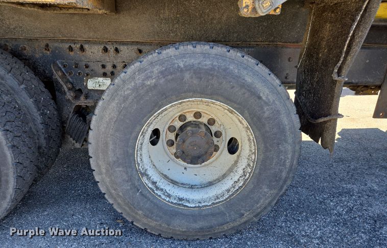 image for item EJ7347 2011 International 7500 dump truck