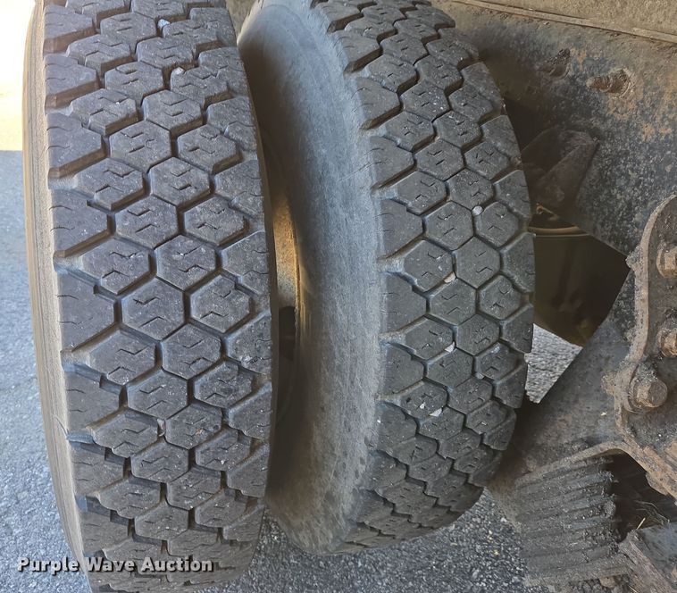 image for item EJ7347 2011 International 7500 dump truck