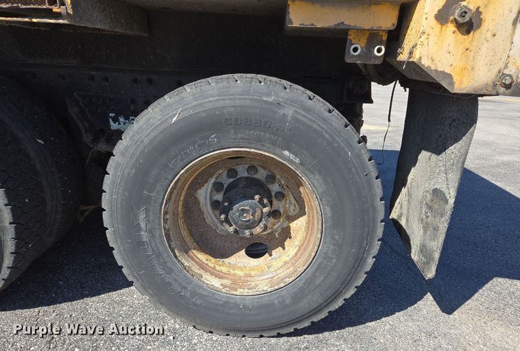 image for item EJ7347 2011 International 7500 dump truck