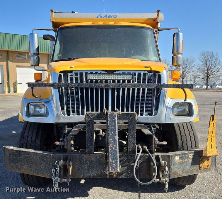 image for item EJ7348 2006 International 7400 dump truck