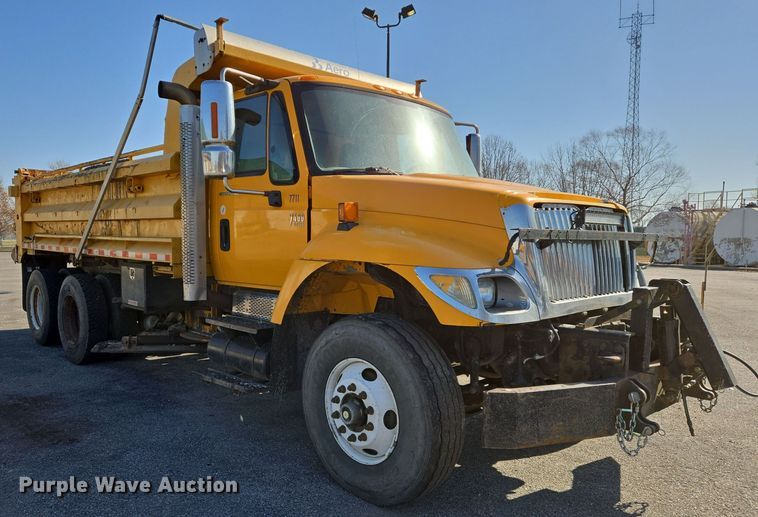 image for item EJ7348 2006 International 7400 dump truck
