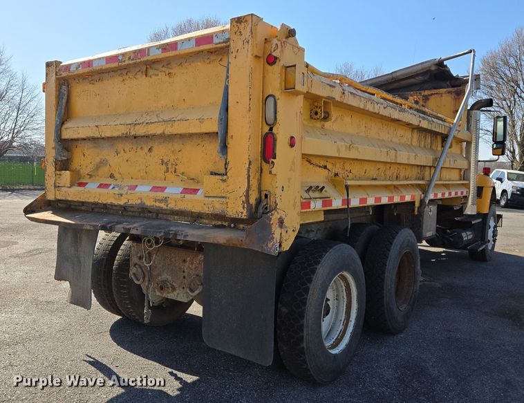 image for item EJ7348 2006 International 7400 dump truck
