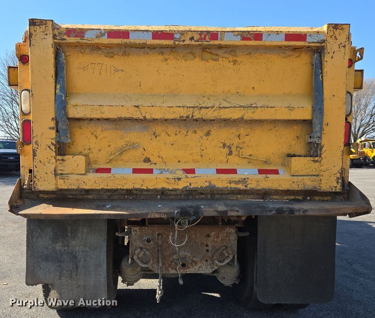 image for item EJ7348 2006 International 7400 dump truck