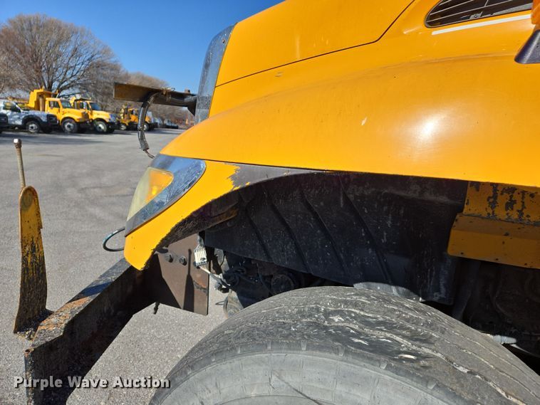 image for item EJ7348 2006 International 7400 dump truck