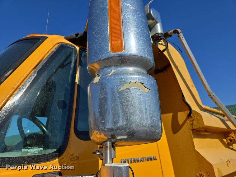 image for item EJ7348 2006 International 7400 dump truck