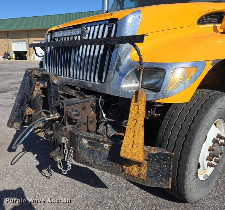 image for item EJ7348 2006 International 7400 dump truck