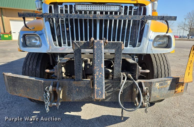 image for item EJ7348 2006 International 7400 dump truck