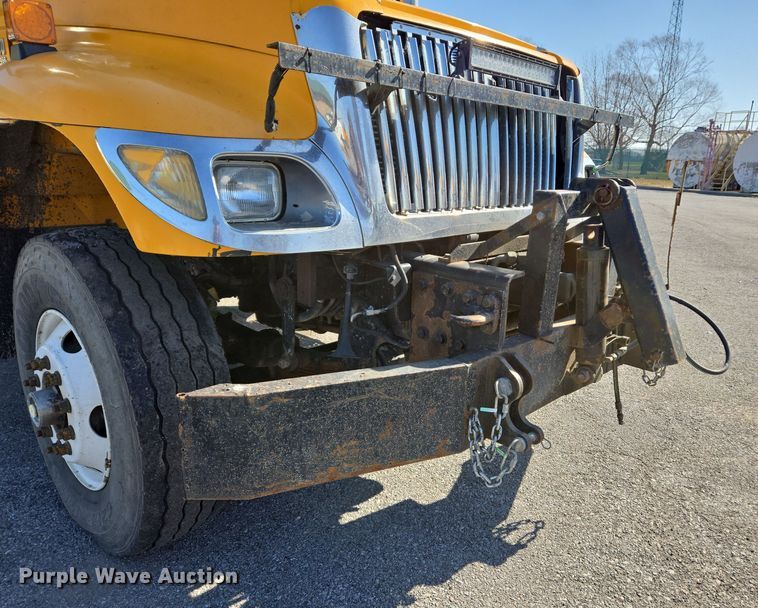 image for item EJ7348 2006 International 7400 dump truck
