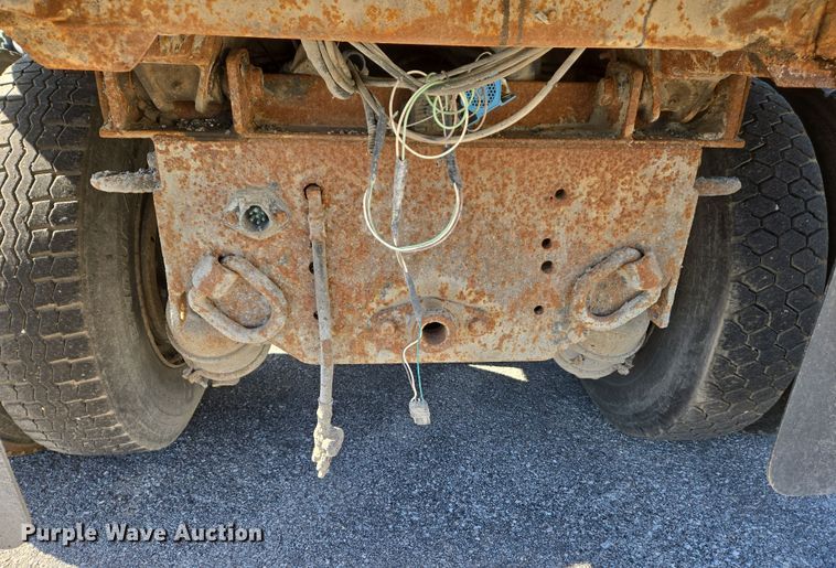 image for item EJ7348 2006 International 7400 dump truck