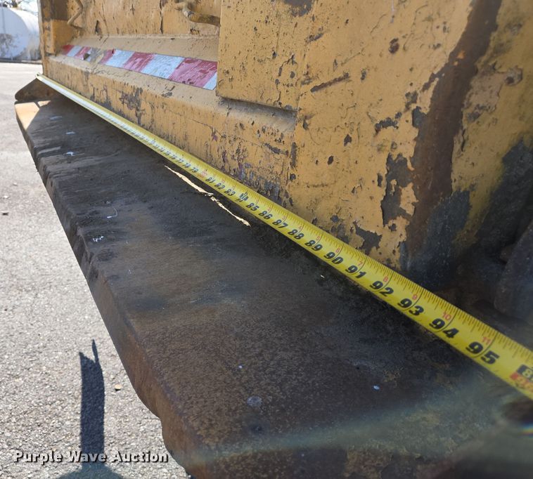 image for item EJ7348 2006 International 7400 dump truck