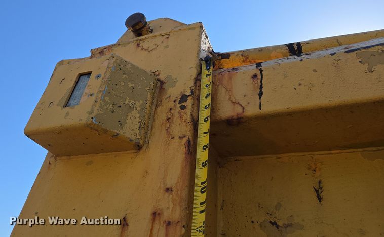 image for item EJ7348 2006 International 7400 dump truck