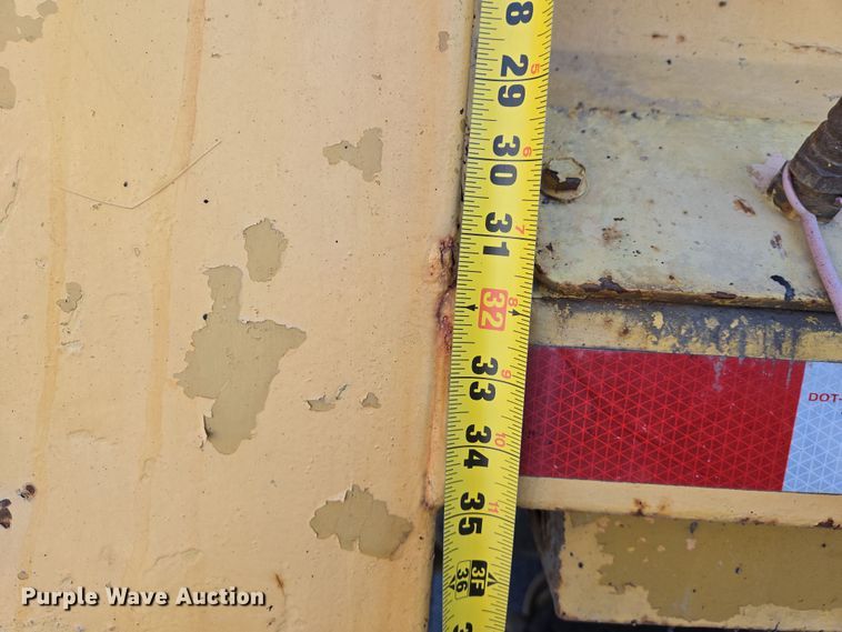 image for item EJ7348 2006 International 7400 dump truck