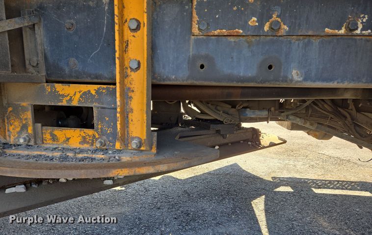 image for item EJ7348 2006 International 7400 dump truck