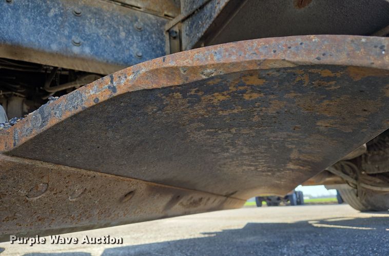 image for item EJ7348 2006 International 7400 dump truck
