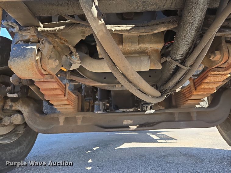 image for item EJ7348 2006 International 7400 dump truck