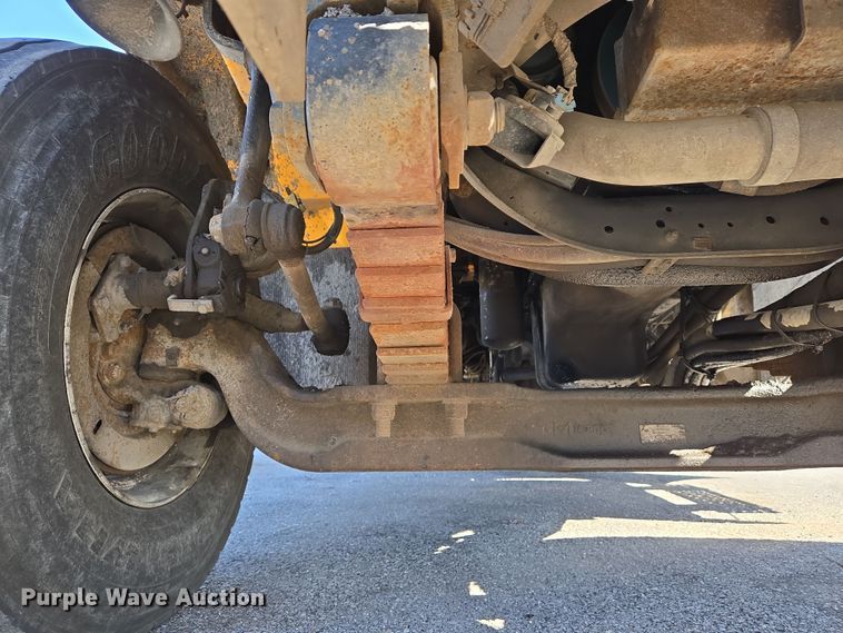 image for item EJ7348 2006 International 7400 dump truck