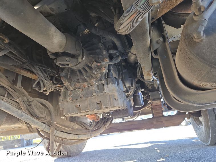 image for item EJ7348 2006 International 7400 dump truck