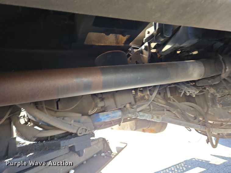 image for item EJ7348 2006 International 7400 dump truck