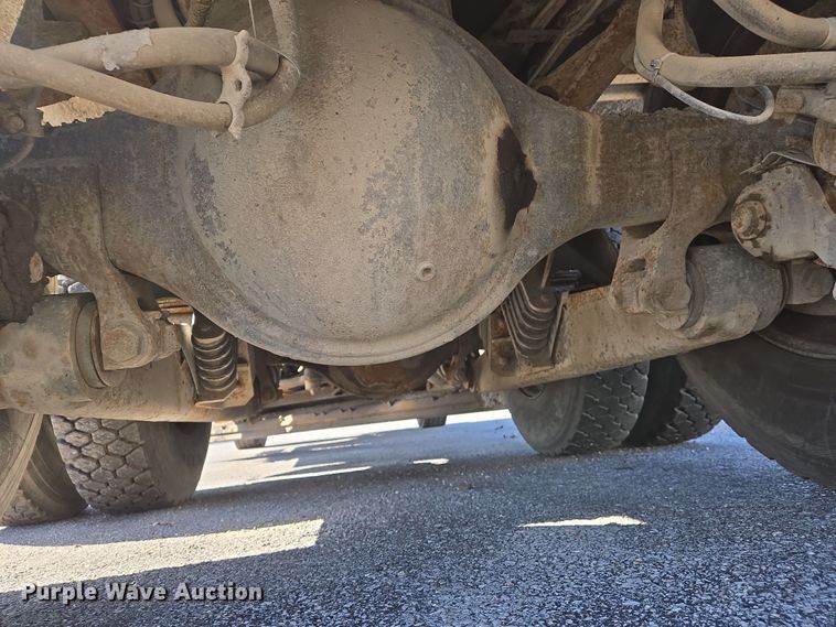 image for item EJ7348 2006 International 7400 dump truck