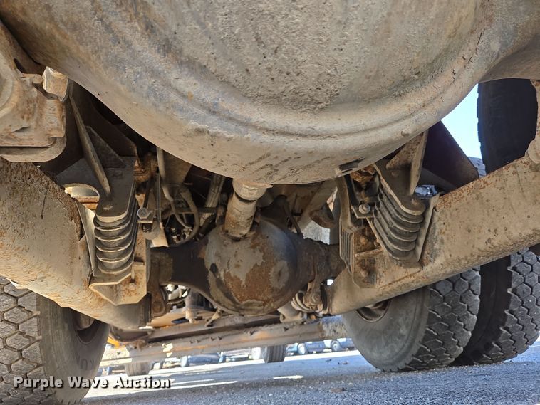 image for item EJ7348 2006 International 7400 dump truck