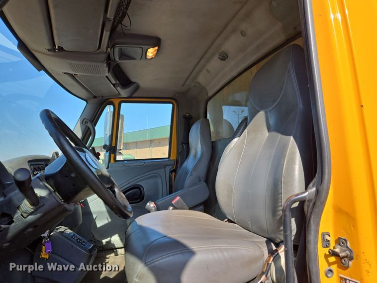 image for item EJ7348 2006 International 7400 dump truck