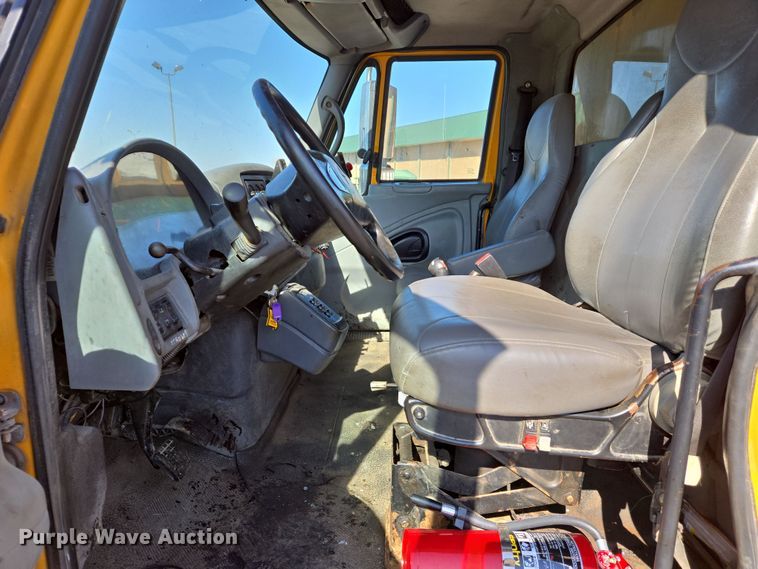 image for item EJ7348 2006 International 7400 dump truck