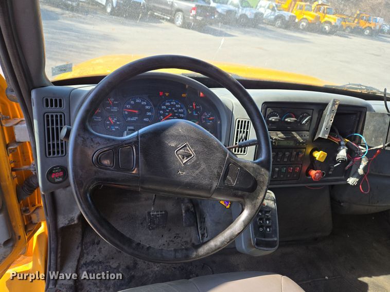 image for item EJ7348 2006 International 7400 dump truck