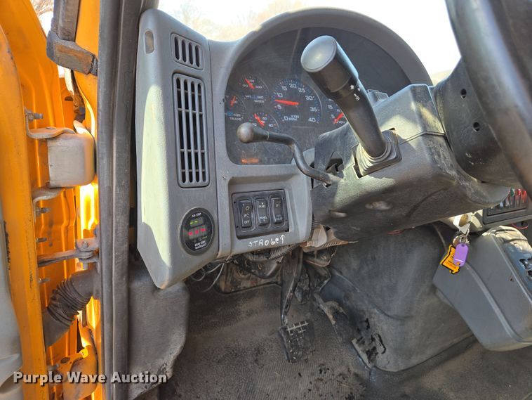 image for item EJ7348 2006 International 7400 dump truck