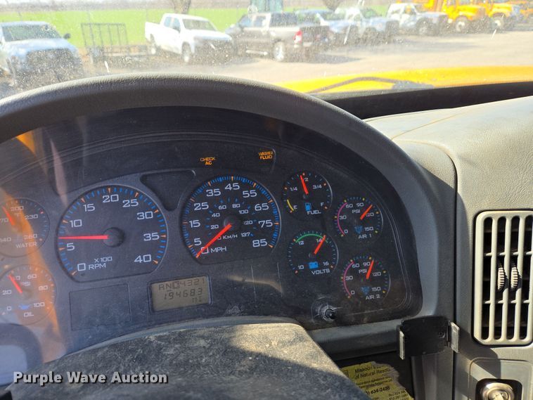 image for item EJ7348 2006 International 7400 dump truck