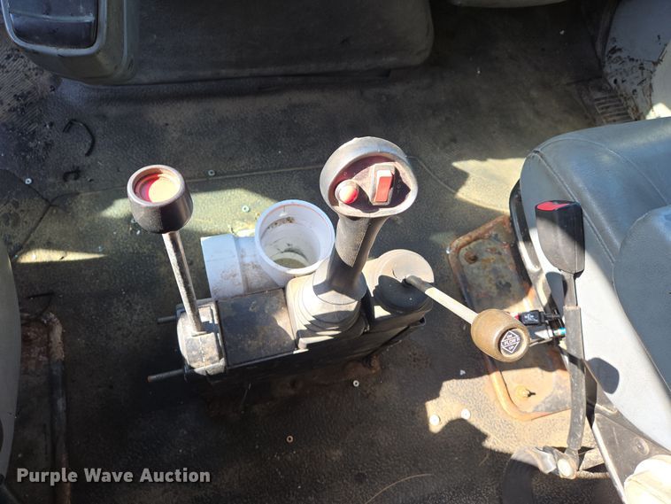 image for item EJ7348 2006 International 7400 dump truck