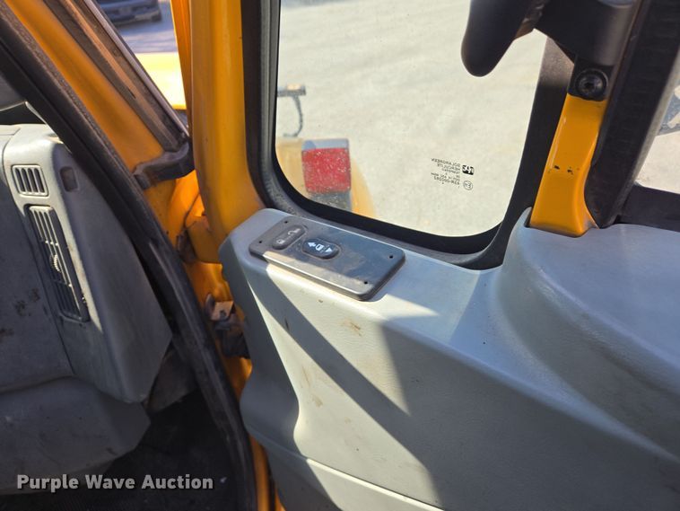 image for item EJ7348 2006 International 7400 dump truck