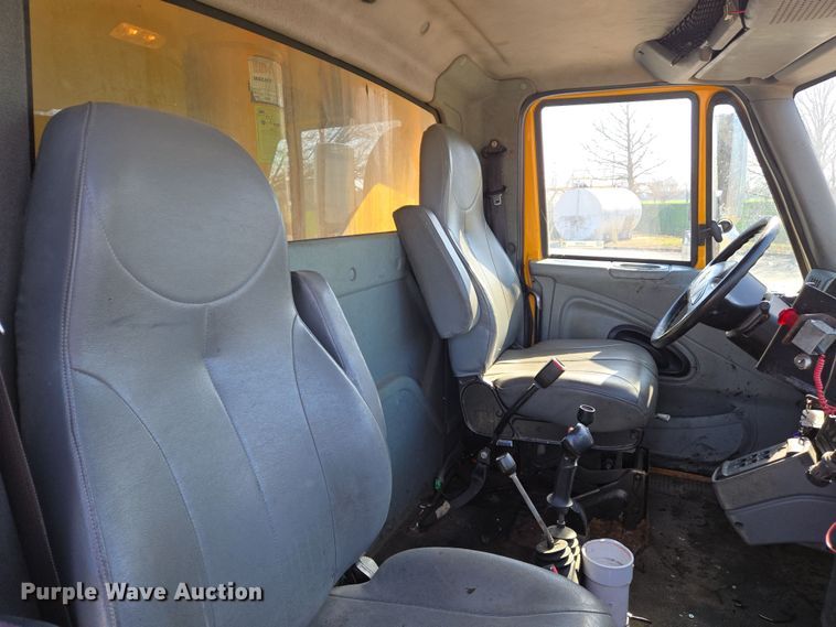 image for item EJ7348 2006 International 7400 dump truck