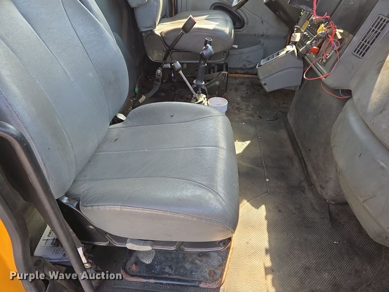 image for item EJ7348 2006 International 7400 dump truck