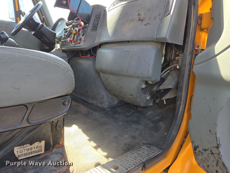 image for item EJ7348 2006 International 7400 dump truck