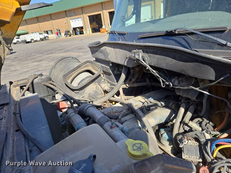 image for item EJ7348 2006 International 7400 dump truck