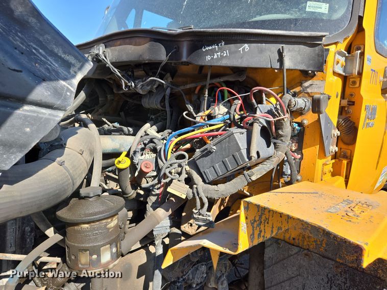 image for item EJ7348 2006 International 7400 dump truck